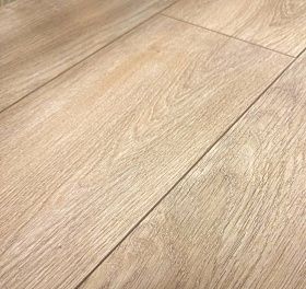 Ламинат Eurohome Majestic U608 Дуб Абсолют классический 33 класс/ 8мм/ с фаской, 1 м.кв.